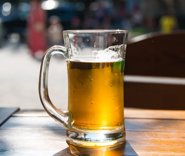 Tazas de cerveza primer plano — Foto de Stock