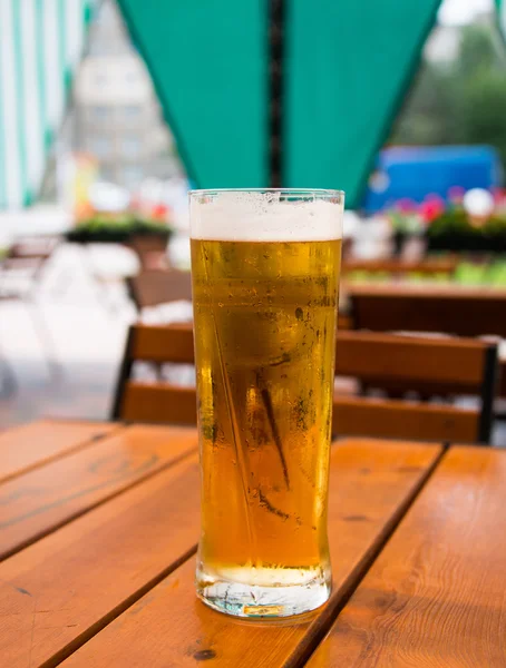 Tazas de cerveza primer plano — Foto de Stock