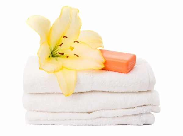 Lily, mydło i ręczniki — Zdjęcie stockowe