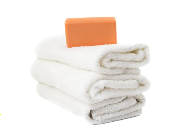 백색 수건 및 비누 절연 — 스톡 사진