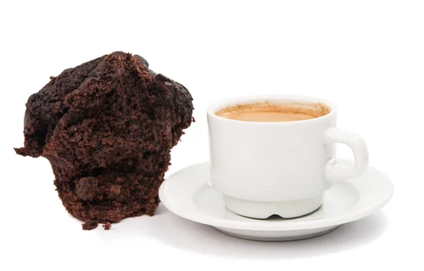 Espressokaffe med en choklad muffin isolerade — Stockfoto