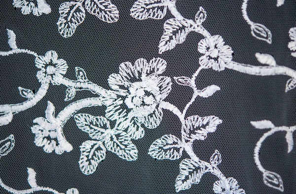 Texture d'une robe de mariée avec des fleurs — Photo