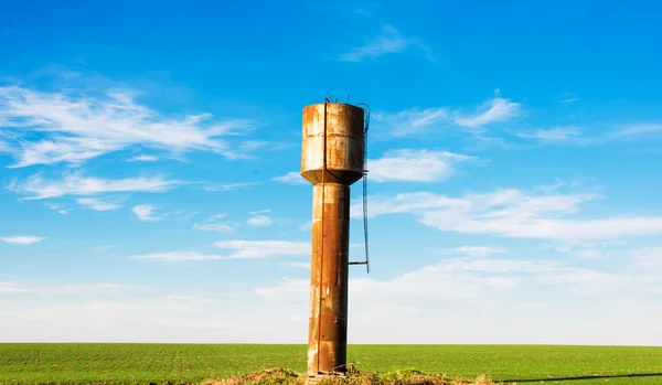 Vieja torre de agua presurizada — Foto de Stock
