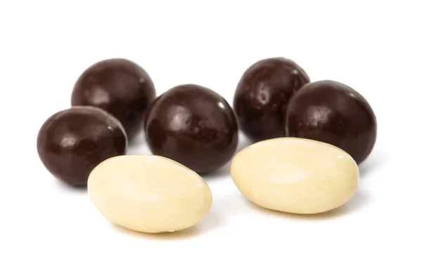 Boules de chocolat isolées — Photo