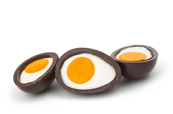 Huevo de chocolate aislado —  Fotos de Stock