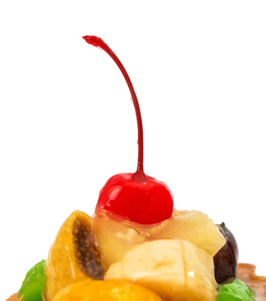 Deser z owocami na białym tle — Zdjęcie stockowe