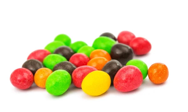 Dragees de cor com amendoins isolados — Fotografia de Stock
