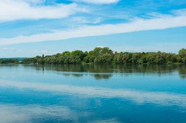 Dinyester Nehri