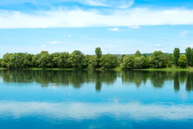 Dinyester Nehri