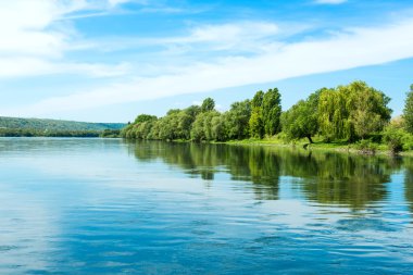 Dinyester Nehri