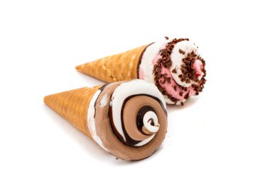Çikolatalı dondurma izole 