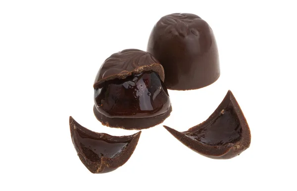 Doces Chocolate Com Cerejas Isoladas Fundo Branco — Fotografia de Stock