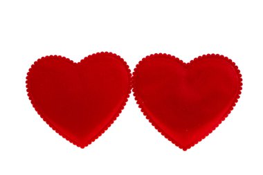 Sevgililer günü için kırmızı kalpler beyaz arka planda izole edilmiş 