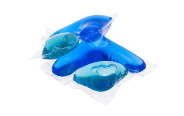 çamaşır kapsülleri beyaz arkaplanda izole 