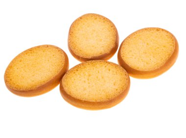 Beyaz arkaplanda küçük kızarmış ekmekler izole edilmiş 