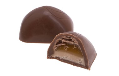 Beyaz arka planda izole çikolatalar