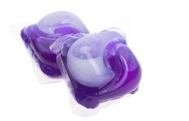 çamaşır kapsülleri beyaz arkaplanda izole 