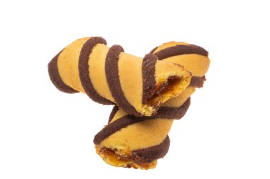 Beyaz arkaplanda izole edilmiş reçelli çerez 