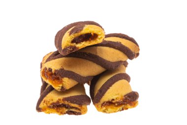 Beyaz arkaplanda izole edilmiş reçelli çerez 