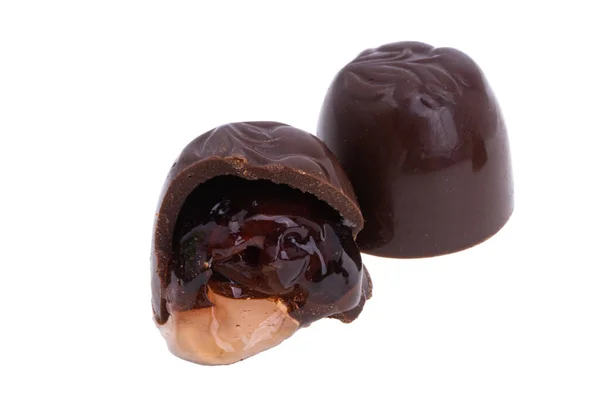 Caramelos Chocolate Con Cerezas Licor Aislados Sobre Fondo Blanco — Foto de Stock