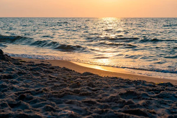 Denizde Gün Doğumunun Güzel Manzarası — Stok fotoğraf
