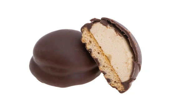 用白色背景隔离的棉花糖包裹的巧克力饼干 — 图库照片