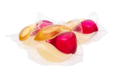 çamaşır kapsülleri beyaz arkaplanda izole 