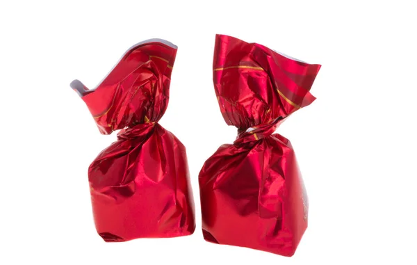 Csokoládé Cukorka Piros Csomagolásban Elszigetelt Fehér Alapon — Stock Fotó