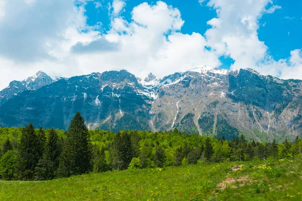 Beau Paysage Printanier Dans Les Alpes — Photo