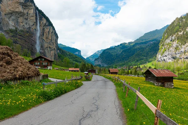 Beau Paysage Printanier Dans Les Alpes — Photo