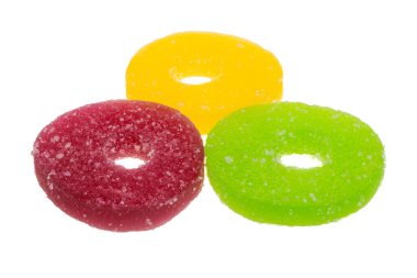 Beyaz arkaplanda izole edilmiş meyve reçeli