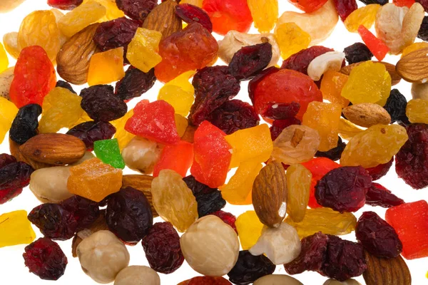 fındık ve şekerli meyve beyaz arka planda izole