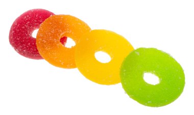 Beyaz arkaplanda izole edilmiş meyve reçeli