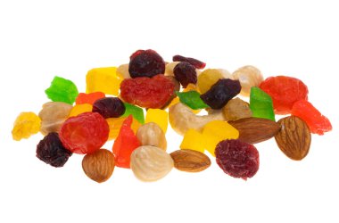 beyaz arkaplanda izole edilmiş fındık