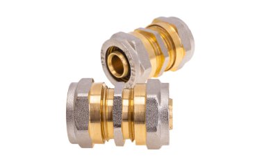 Beyaz arkaplanda izole edilmiş musluk adaptörleri