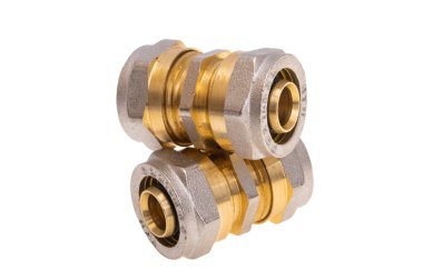 Beyaz arkaplanda izole edilmiş musluk adaptörleri