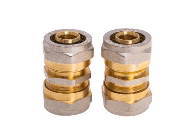 Beyaz arkaplanda izole edilmiş musluk adaptörleri