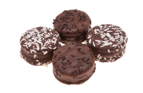 白底巧克力糖中的双层饼干 — 图库照片