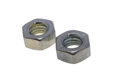 Metal ceviz beyaz arkaplanda izole