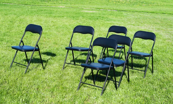 Bürostühle Auf Dem Rasen Für Konferenzen — Stockfoto