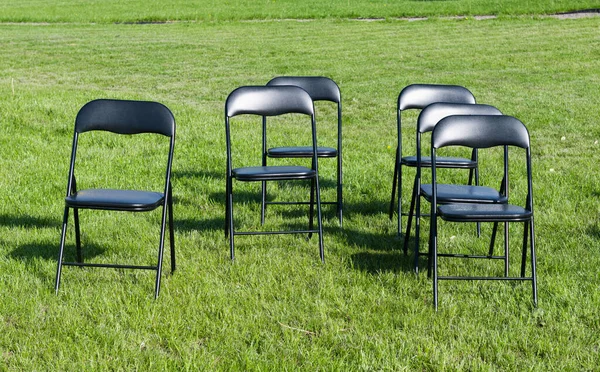 Bürostühle Auf Dem Rasen Für Konferenzen — Stockfoto