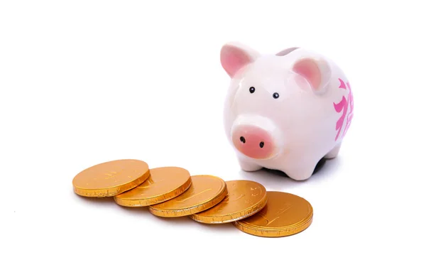 Piggy Bank Met Gouden Munten Geïsoleerd Witte Achtergrond — Stockfoto