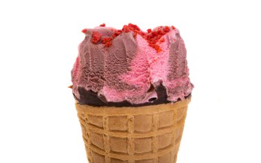 Beyaz arka planda izole edilmiş waffle külahında dondurma.