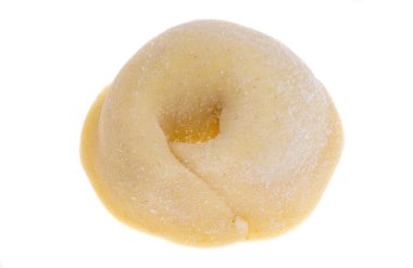 Beyaz arkaplanda izole edilmiş hamur tatlısı