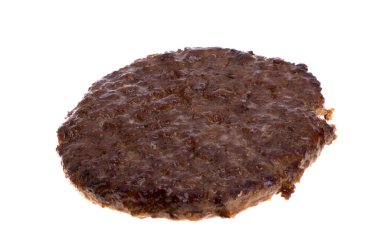Hamburger köftesi beyaz arkaplanda izole