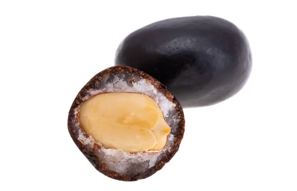 Kacang Dalam Coklat Glaze Terisolasi Pada Latar Belakang Putih — Stok Foto
