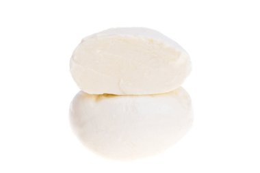Mozzarella peyniri beyaz arkaplanda izole