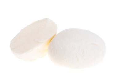 Mozzarella peyniri beyaz arkaplanda izole