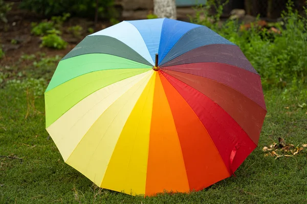 Красочный Зонтик Дождем Улице — стоковое фото