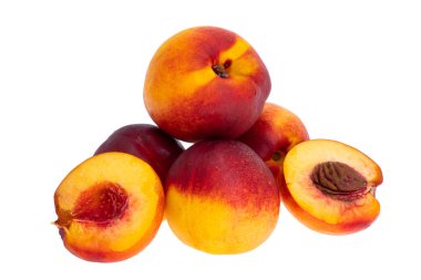 Beyaz arkaplanda şeftali izole